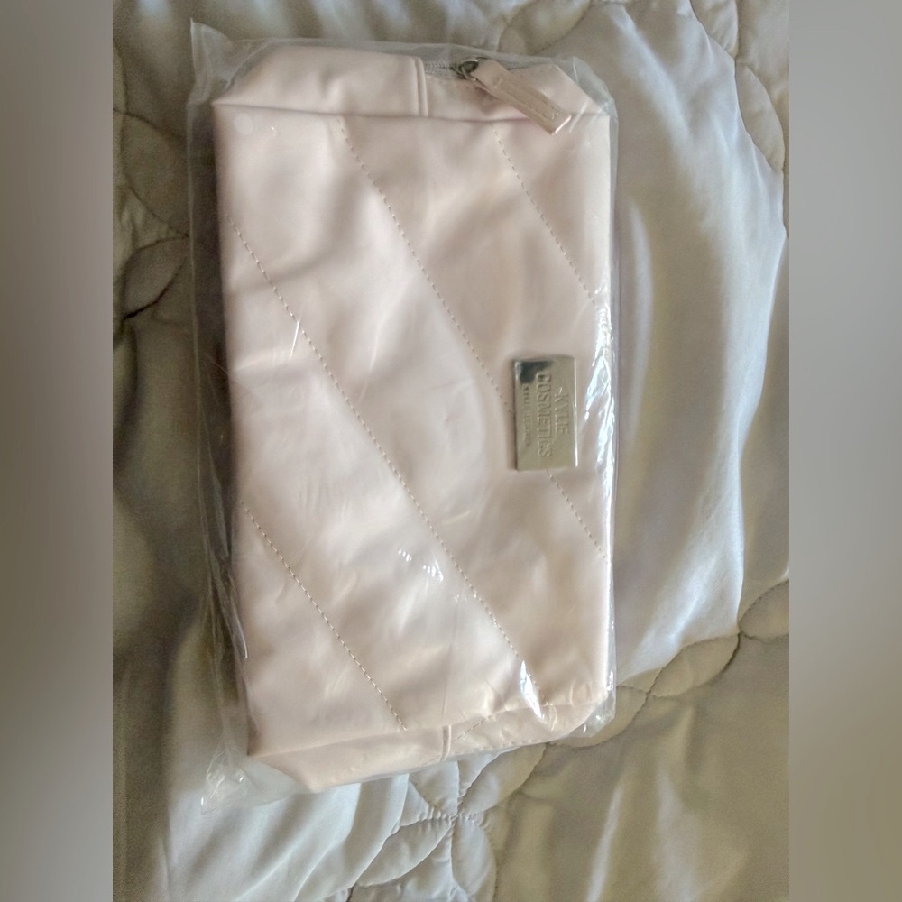 Kylie Cosmetics Quilted cosmetic bag